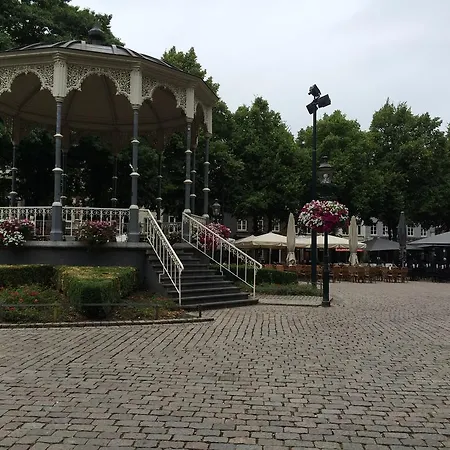 מלון En Grand Cafe De Pauw 2*