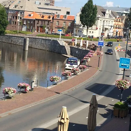 En Grand Cafe De Pauw Hotel Roermond